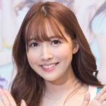 【芸能】美脚×ミニワンピ姿の三上悠亜に「やられちゃいます…冬のお姉さんに」