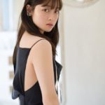 橋本環奈が魅せる大胆な美脚！待望の写真集が5年ぶりに重版決定！