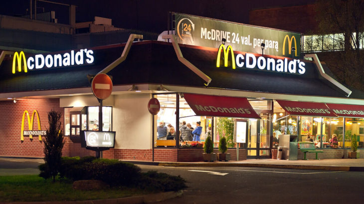 【社会】マクドナルドで勤続53年「レジェンド」と呼ばれる75歳おばあちゃん（米）＜動画あり＞