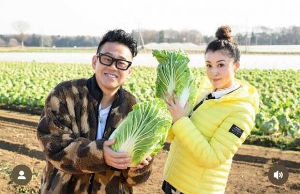【芸能】おだんごヘアの藤原紀香、宮川大輔との2ショット公開『幻の激ウマ白菜‼️』