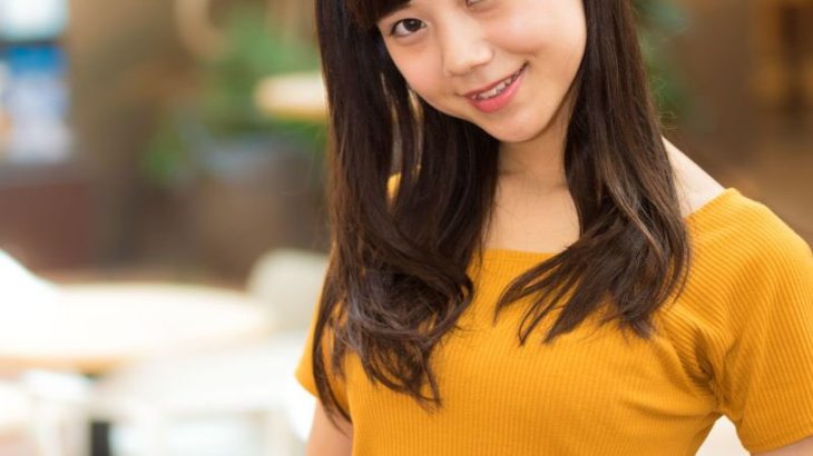 今井美桜、ハワイでのリラックスショット公開！黒ノースリーブ＆ポニーテールで幼さ溢れる可愛さが話題に！