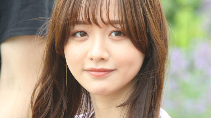 森香澄アナが魅了する！ミニ丈ツーピースセットアップ姿が仕事納ショットで披露される