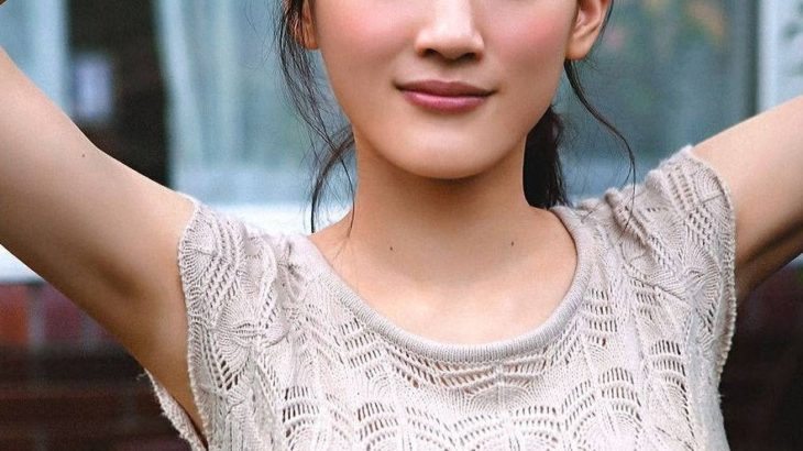 綾瀬はるかの美しい笑顔が輝く！ハワイでの水着グラビアショット公開！