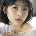 「浜辺美波、手書きメッセージで心温まる義理チョコ100個贈呈」