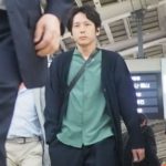【嵐】二宮和也「激烈に痛い」銀髪“激変”姿にネット歓喜…「色気ムンムン」「かっこよすぎ」