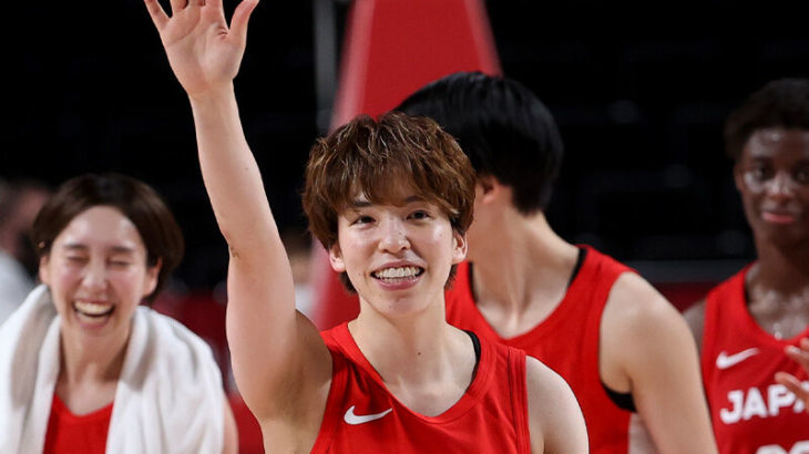 「バスケット界に衝撃！女子日本代表がカナダを退けて五輪切符を手にする」