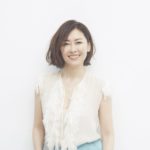 ミポリン中山美穂の53歳美脚クロスにファン歓喜！色気全開の最新カット公開