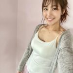 鷲見玲奈、セクシーなタイト白タンクで峰不二子のようなボディラインを披露！