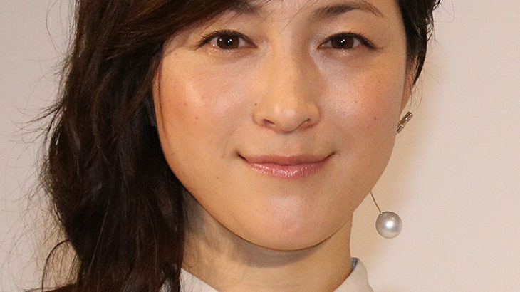 【芸能】広末涼子、美バスト上部もチラ見え露出”妖艶キャミソール”透明肌デコルテショット公開