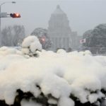 【社会】「積雪で電車止まる前に帰りたい」従業員の訴え、会社は受け入れないとダメ？