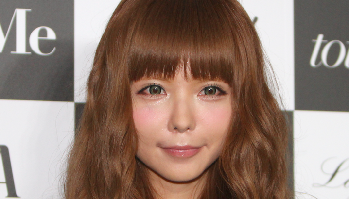 益若つばさ、カリスマギャルの座を不動のものに！ドンキで売り上げ1位に輝く