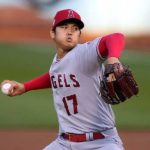 【野球選手】大谷翔平、空港大フィーバーで新妻を気づかう　先頭歩くも振り返り　数歩後ろの真美子さんと視線合わせる　韓国到着