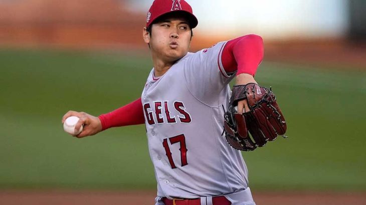 【野球選手】大谷翔平、空港大フィーバーで新妻を気づかう　先頭歩くも振り返り　数歩後ろの真美子さんと視線合わせる　韓国到着