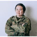 【芸能】やす子、『キャプテン翼』の南葛ユニフォームで正座　ファン「ドライブシュートの体得ですか」