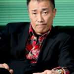 【芸能】長渕剛、りんごを持ち笑顔の最新写真披露　「舌のもつれた常識に　真っ赤なリンゴを投げつけた」