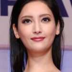 ファンが絶賛する菜々緒のスタイル最高なヘソピアス姿