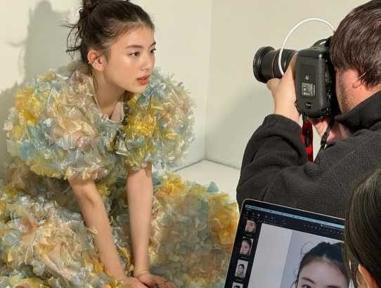 【芸能】大ブレイク中の出口夏希、『VOCE』撮影中ショット披露し大反響「可愛いかっこいい」