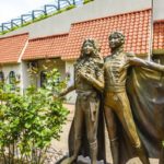 誰もが驚く！宝塚宙組娘役２人の突然の退団発表、何があったのか気になります。