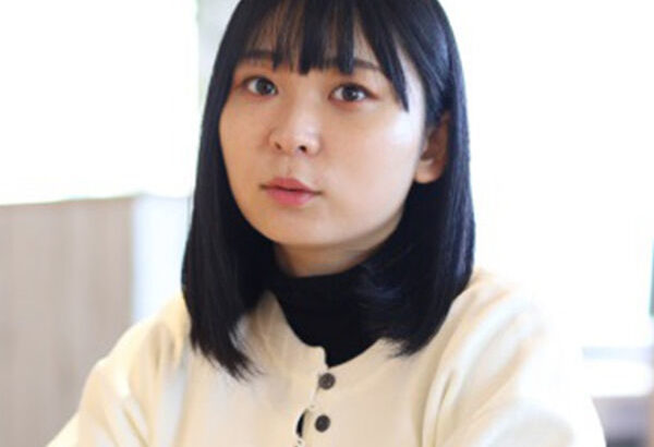 アンゴラ村長、初の写真集が話題！セクシーなランジェリーショットに注目