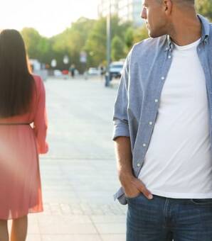 【見るだけ痴漢】「今、あの男に見られたかも」…！街角の女性が打ち明ける、“チラ見被害”の「容赦ない実態」