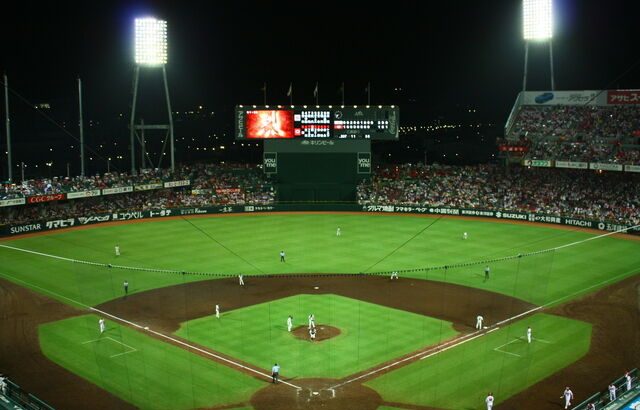 【野球】「日本の野球場」人気ランキングTOP13！ 1位は「広島市民球場」 2位は「阪神甲子園球場」