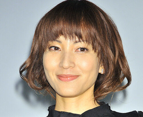 驚愕の変貌！鈴木杏樹がデコ全開で別人のようなカジュアル姿に