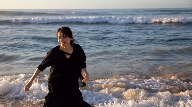 【芸能】＜綾瀬はるか＞ハワイで撮り下ろした水着姿やアンニュイな表情も　全160ページのベスト写真集が発売