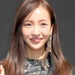 元AKB48・板野友美、新作グラビアでセクシーなビキニ姿を披露！