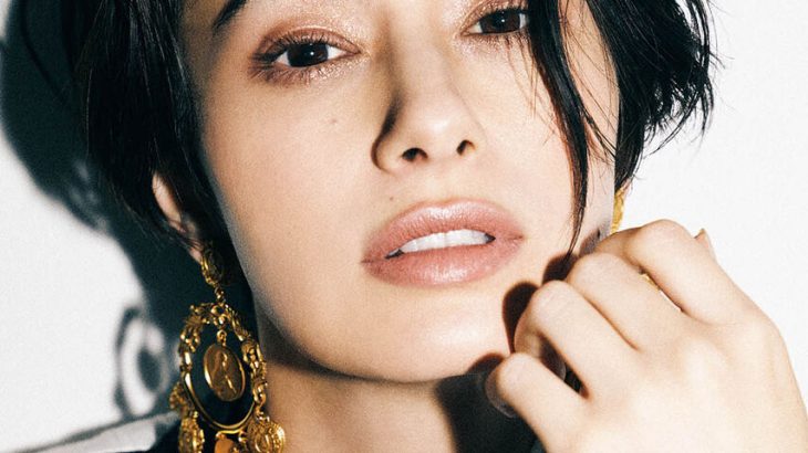 ホラン千秋、スイスの絶景をバックに魅力的なショットを披露！ファンから絶賛の声が続出