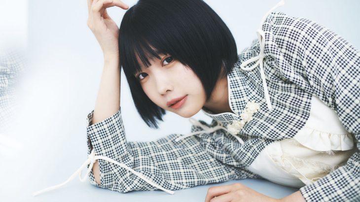 あのちゃん、ノーバンで全身青コーデ！始球式に華麗な登場