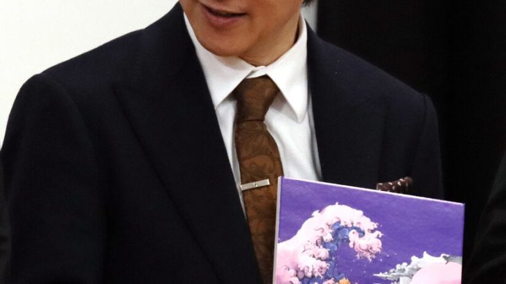 【芸能】荒木飛呂彦氏、大阪駅に『ジョジョ』スタンドを「強い順」で描く　「パワースポットになるかも」