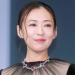 【芸能】エ～ッ松雪泰子！？ふんわりガーリー美少女風　５１歳、クールな印象ガラリで二度見