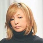 浜崎あゆみ、45歳でド派手ピンクの老眼鏡姿が可愛い！ファンから絶賛の声