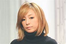 浜崎あゆみ、45歳でド派手ピンクの老眼鏡姿が可愛い！ファンから絶賛の声