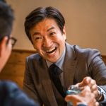 【社会】飲み会で、三流は「悪口」で盛り上がり、二流は「政治・プロ野球」の話題で盛り上がる。では一流は？