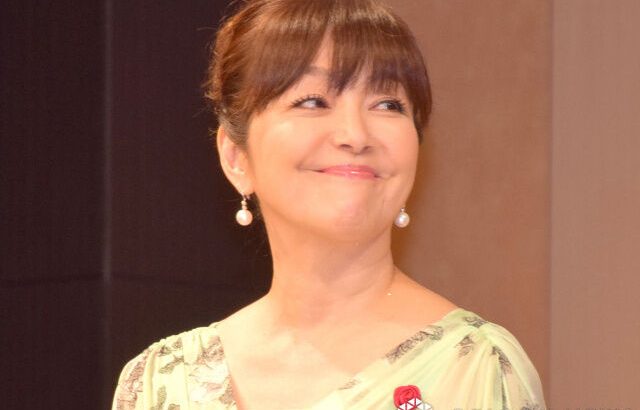 【芸能】岩崎宏美「家って良いなぁー」、自宅で愛犬たちとくつろぐオフショット「ホッコリ」「幸せの景色」