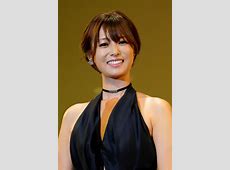 深田恭子の魅力全開！黒キャミ姿と美バストのの破壊力。2026年カレンダー