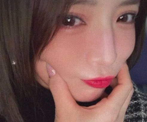 【芸能】浜崎あゆみ、キュートなアップSHOTに反響「なんだこのあざといポーズは！？」「愛おしい」