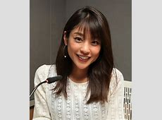 スタイル抜群！岡副麻希の水着姿と家族の楽しいひととき。彼女のスタイルの良さは相変わらず