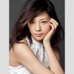 西内まりやの美デコルテに魅せられた！ピアノ演奏の魅力とは