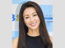 酒井法子が魅せた！肩ひも水着での大胆披露とファンの反応