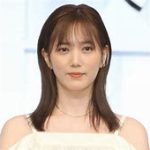 本田翼の冬コーデ：ミニスカートとロングブーツの絶妙コンビ