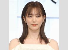 本田翼の冬コーデ：ミニスカートとロングブーツの絶妙コンビ