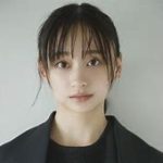影山優佳、美脚とデコルテ披露！ヤンジャン表紙の真実。色気と品格を兼ね備えた姿に、圧巻の存在感！