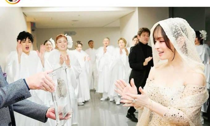 【芸能】浜崎あゆみ、豪華ドレス姿の『レコ大』オフSHOTに反響「本当に女神様みたい」「更に綺麗になったね」