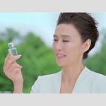 萬田久子のハット着用と手皿食事: マナーが波紋。ファッションだからいい？