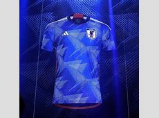 吉本芸人がオンラインカジノに関与？サッカー日本代表選手との関係と広告塔を問題視