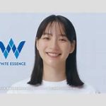 のんの斬新ドレス：透け美脚で魅せる「強くてセクシーな殺し屋」スタイルの秘訣