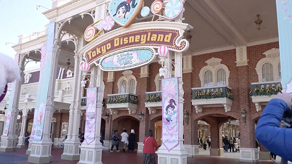 【社会】ディズニーランドの装飾を撮影していたら……　“まさかの乱入”が390万表示　「でかい声出ちゃった」「しんどいwww」