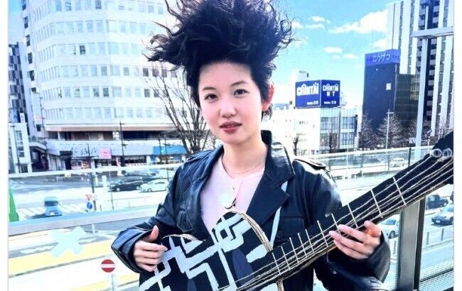 【芸能】テレ東アナ、衝撃の“布袋”コスプレに反響